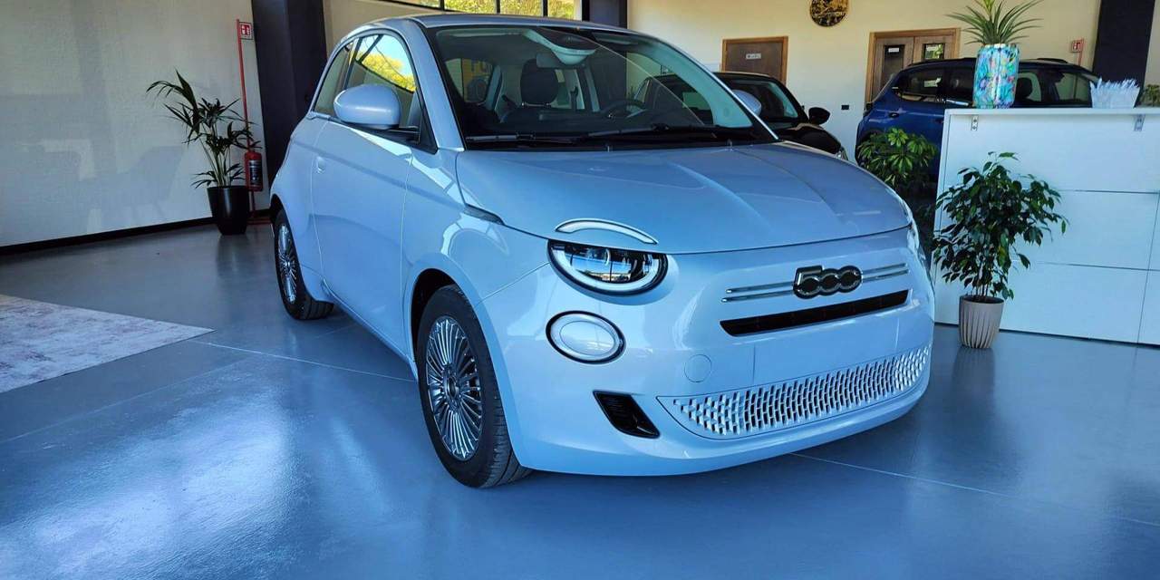 Cerca la tua *prossima* auto