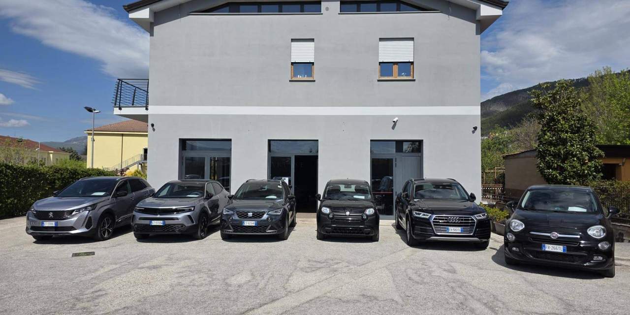 Cerca la tua <br>*prossima* auto