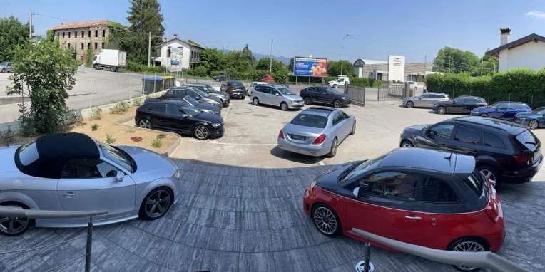 Cerca la tua <br>*prossima* auto