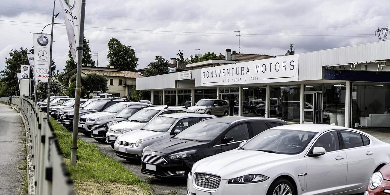 Cerca la tua *prossima* auto