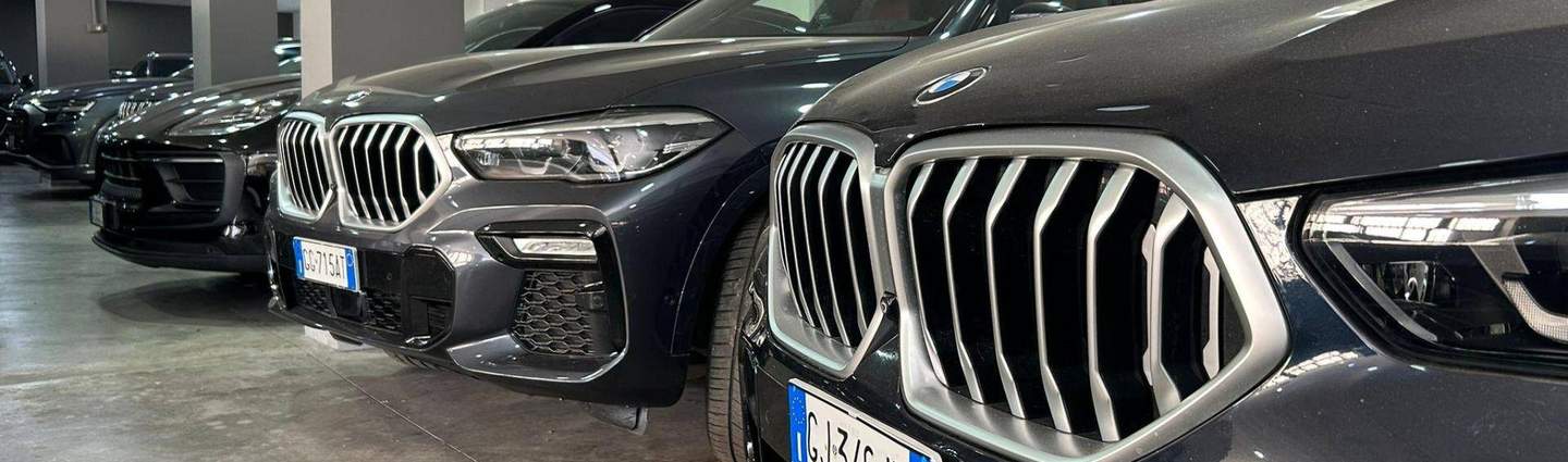 Noleggia la *tua auto*