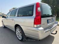 Volvo V70/XC70 V70 2.4 METANO 2007 - GANCIO Grigio usata Terlizzi