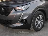 Peugeot 2008 1.2 puretech Active s&s 100cv Con NAVIGATORE Grigio usata Latina