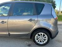 Renault Scénic SCENIC 1.5 dCi 110CV 2015 - TOM TOM Argento usata Terlizzi