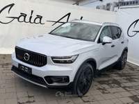 Volvo XC40 Recharge Plug-in Hybrid BLACK Inscription Expression Bianco usata Roma