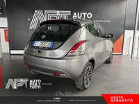 Lancia Ypsilon Ypsilon 1.0 firefly hybrid Platino s&s 70cv Grigio usata Napoli