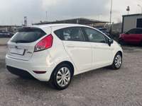 Ford Fiesta 5 porte Titanium Bianco usata Sant'Anastasia