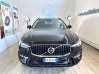 Volvo XC60 B4 (d) AWD Geartronic Momentum Pro Nero usata Roma