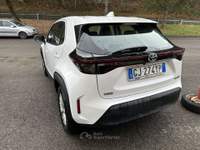 Toyota Yaris Cross 1.5h Business Sport Eco fwd 116cv e-cvt Bianco usata Castelnovo ne' Monti