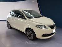 Lancia Ypsilon III 2021 1.0 firefly hybrid Gold s&s 70cv 5p.ti Grigio usata Torino