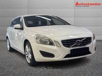Volvo V60 (2010-2018) D3 Geartronic Momentum Bianco usata Torino