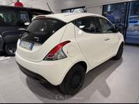 Lancia Ypsilon  - ypsilon 1.0 firefly 5 porte s&s hybrid ecochic silver Bianco usata Torino