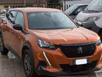 Peugeot 2008 1.2cc Active Pack 130cv CARPALY ANDROID AUTO Arancione usata Roma