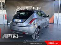 Lancia Ypsilon Ypsilon 1.0 firefly hybrid Platino s&s 70cv Grigio usata Napoli