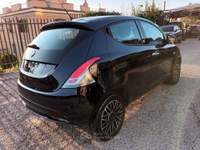 Lancia Ypsilon 1200 ECOCHIC GOLD GPL 69CV 5P PDC CERCHI ITALIA Blu/Azzurro usata Vetralla