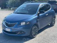 Lancia Ypsilon 1.0 FireFly 5 porte S&S Hybrid Gold Navi Car Play Blu/Azzurro usata Fiumicino