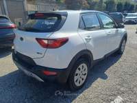 Kia Stonic 1400 MPI ECOGPL URBAN 100CV CARPLAY LED PDC ITALIA Bianco usata Roma
