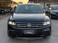 Volkswagen Tiguan Tiguan 2.0 TDI 150CV DSG R-Line 2023 LUCI AMBIENTE Nero usata San Michele Salentino