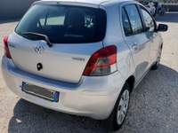 Toyota Yaris 5 porte Sol Argento usata Valenzano