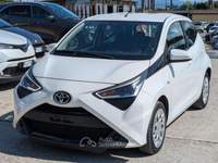 Toyota Aygo 1.0cc 72cv - CAMBIO AL VOLANTE Bianco usata Roma