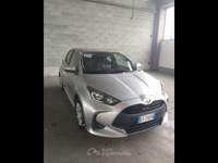 Toyota Yaris  - yaris 1.5h active Argento usata Piacenza