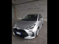 Toyota Yaris  - yaris 1.5h active Argento usata Piacenza