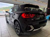 Audi A1 30 1.0 tfsi Identity Contrast 116cv s tronic Nero usata Mozzo