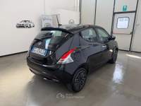 Lancia Ypsilon 5 porte Posti S&S Hybrid Ecochic Gold Nero usata Poviglio