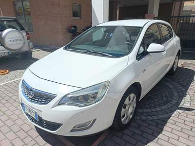 Opel Astra tagliandata e revisionata nessun lavoro da eseguire Bianco usata GRUGLIASCO