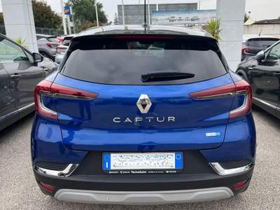 Renault Captur Full Hybrid E-Tech 145 CV Intens Grigio usata Nola