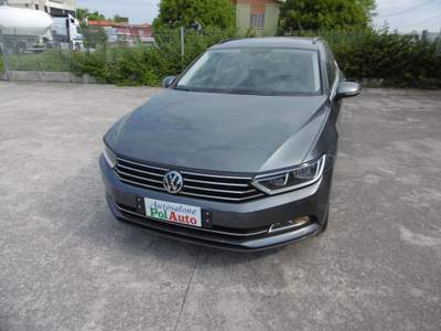 Volkswagen Passat Business Variant 2.0 TDI Executive BMT Grigio usata Solesino