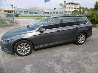 Volkswagen Passat Business Variant 2.0 TDI Executive BMT Grigio usata Solesino