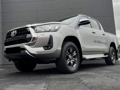 Toyota Hilux 2.8 D-4D 4x4 Km Zero Argento usata Morano Calabro