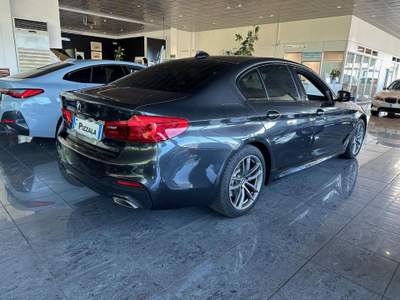 BMW Serie 5 518d d Msport Nero usata Magenta