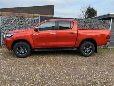 Toyota Hilux 2.4 D-4D AT 4WD 5-S Professional Premium L Arancione usata Morano Calabro