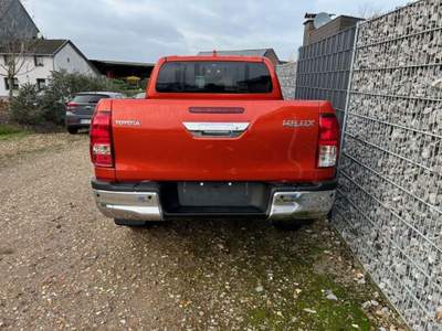 Toyota Hilux 2.4 D-4D AT 4WD 5-S Professional Premium L Arancione usata Morano Calabro