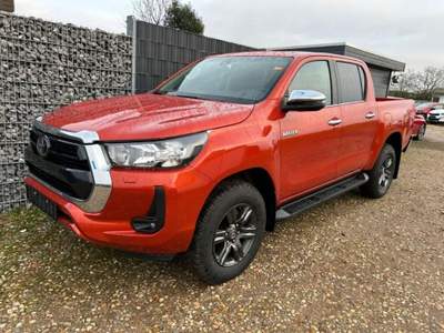Toyota Hilux 2.4 D-4D AT 4WD 5-S Professional Premium L Arancione usata Morano Calabro
