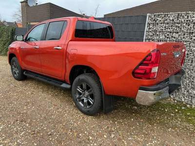 Toyota Hilux 2.4 D-4D AT 4WD 5-S Professional Premium L Arancione usata Morano Calabro