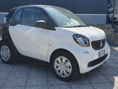Smart ForTwo 70 1.0 Passion Bianco usata Penne