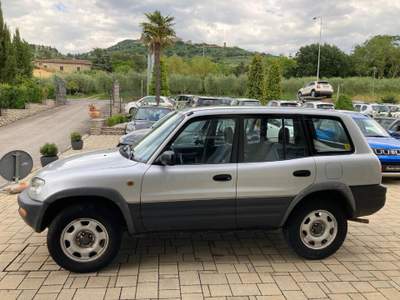 Toyota RAV4 RAV4 2.0i  16V FUN cat 5 porte Grigio usata Cortona