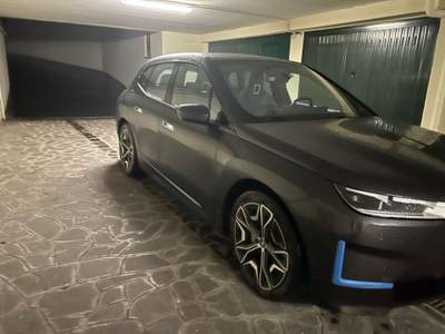 BMW iX xDrive40 Pacchetto Sportivo Grigio usata Bracciano