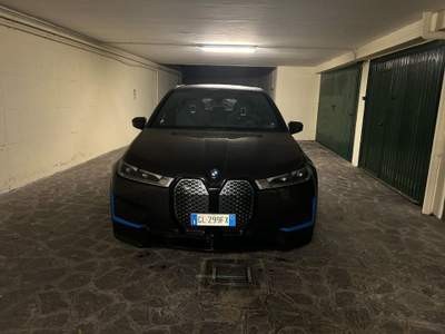 BMW iX xDrive40 Pacchetto Sportivo Grigio usata Bracciano