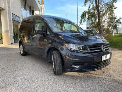 Volkswagen Caddy 2.0 TDI 102 CV Kombi Trend Blu/Azzurro usata Bari