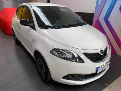 Lancia Ypsilon 1.0 FireFly 5 porte S&S Hybrid Ecochic Silver Bianco usata Tolmezzo