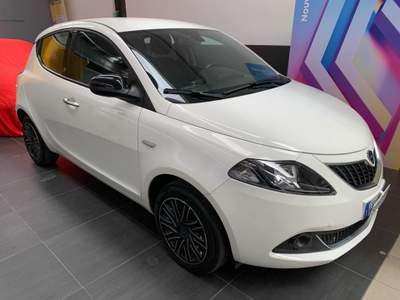 Lancia Ypsilon 1.0 FireFly 5 porte S&S Hybrid Ecochic Silver Bianco usata Tolmezzo