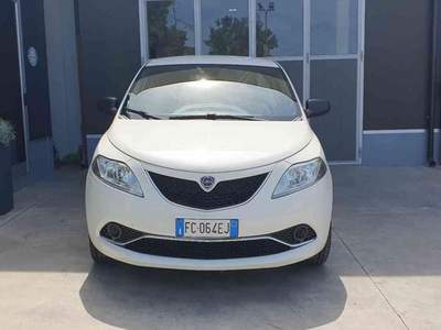 Lancia Ypsilon 1.2 69 CV 5 porte Silver Bianco usata Penne