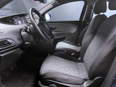 Lancia Ypsilon 1.0 FireFly 5 porte S&S Hybrid Ecochic Silver Blu/Azzurro usata Castelnuovo Rangone