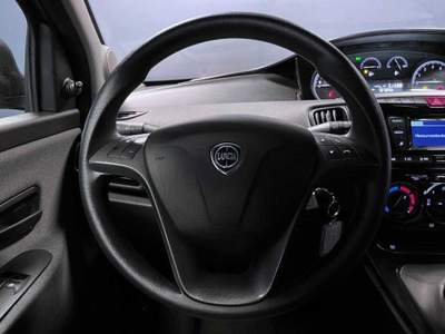 Lancia Ypsilon 1.0 FireFly 5 porte S&S Hybrid Ecochic Silver Grigio usata Castelnuovo Rangone