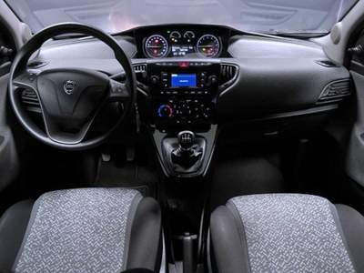 Lancia Ypsilon 1.0 FireFly 5 porte S&S Hybrid Ecochic Silver Bianco usata Castelnuovo Rangone