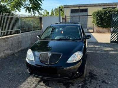 Lancia Ypsilon Momo design 105cv Nero usata Giugliano in Campania